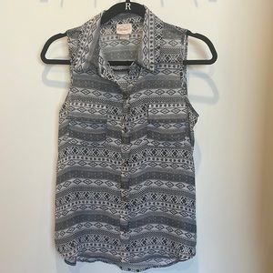 Self Esteem black & white abstract sleeveless sheer blouse sz Med EUC